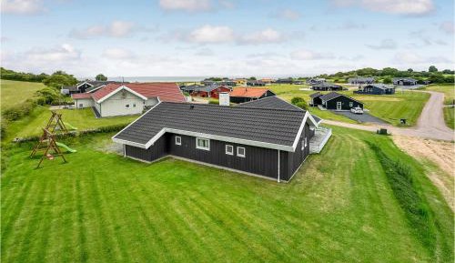 Three-Bedroom Vacation Home 