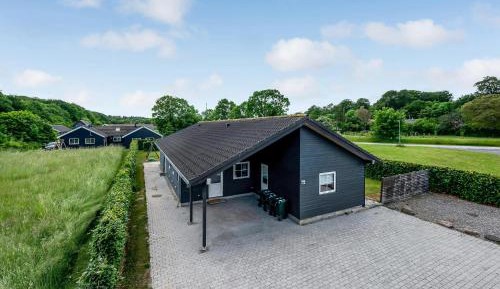 Three-Bedroom Vacation Home 