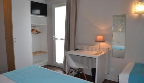 Triple Room (1 Double Bed + 1 Single Bed)