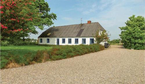 Eight-Bedroom Holiday Home