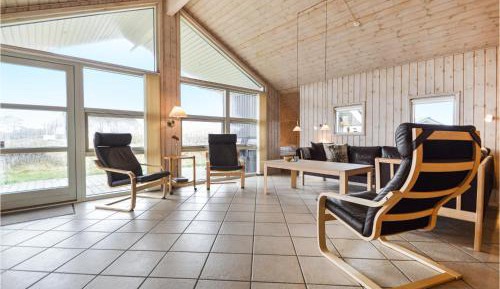 Three-Bedroom Vacation Home 