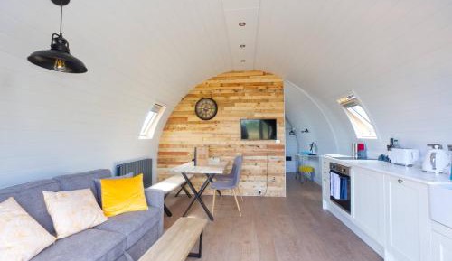 Luxury Glamping Pod with Hot Tub (No Dogs)