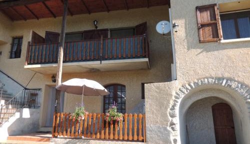 Apartment with Mountain View