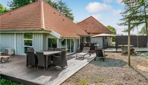 Five-Bedroom Holiday Home