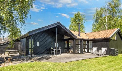 Three-Bedroom Holiday Home 