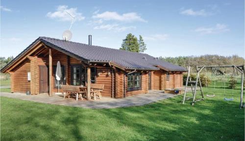 Three-Bedroom Vacation Home 
