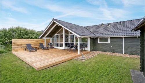 Three-Bedroom Vacation Home 