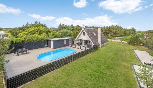 Three-Bedroom Vacation Home 