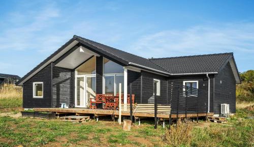 Three-Bedroom Vacation Home 
