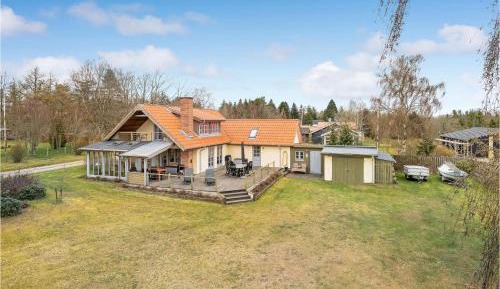 Three-Bedroom Vacation Home 