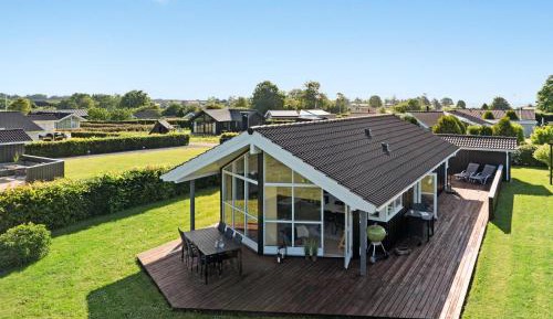 Three-Bedroom Vacation Home 
