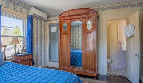 Queen Room with Garden View Bulfinch or Main House 