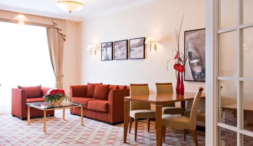 Deluxe One Bedroom Suite