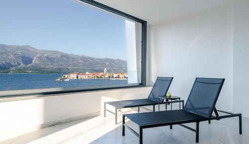 Three-Bedroom Apartment with Sea View