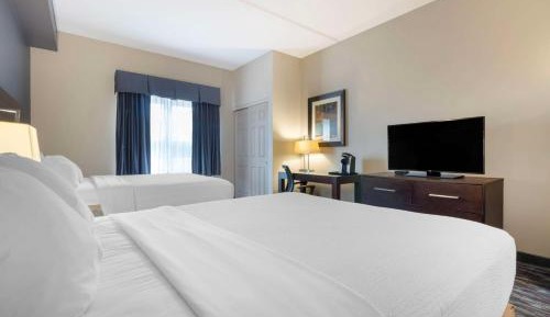 Queen Room with Two Queen Beds - Non-Smoking