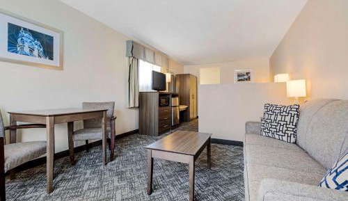 King Suite with Sofa Bed - Non-Smoking