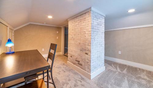 Deluxe One-Bedroom Apartment