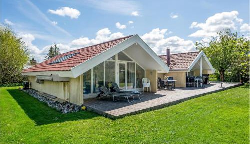 Three-Bedroom Vacation Home 