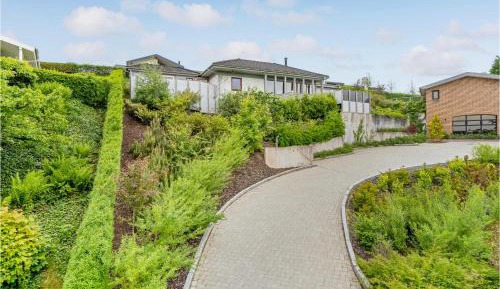 Three-Bedroom Vacation Home 