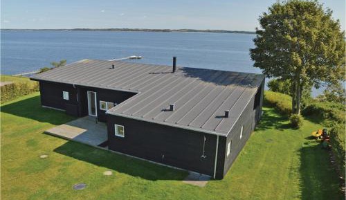 Three-Bedroom Vacation Home 