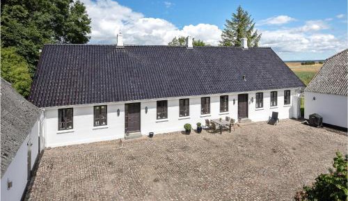 Three-Bedroom Vacation Home 