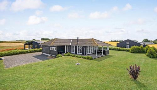 Three-Bedroom Vacation Home 