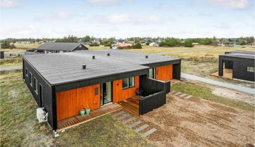Three-Bedroom Vacation Home 