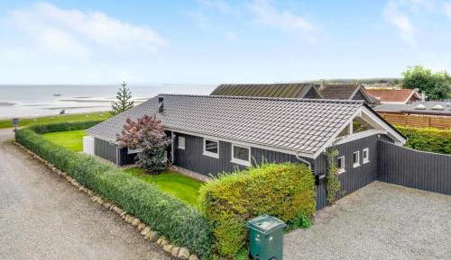 Three-Bedroom Vacation Home 