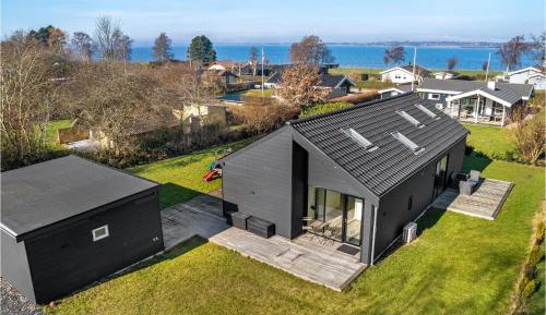 Three-Bedroom Vacation Home 