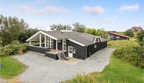 Three-Bedroom Vacation Home 