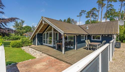 Three-Bedroom Vacation Home 