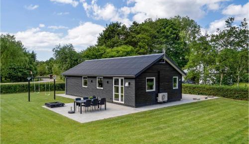 Three-Bedroom Vacation Home 