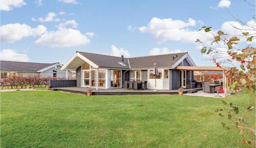 Three-Bedroom Vacation Home 