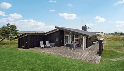 Three-Bedroom Vacation Home 