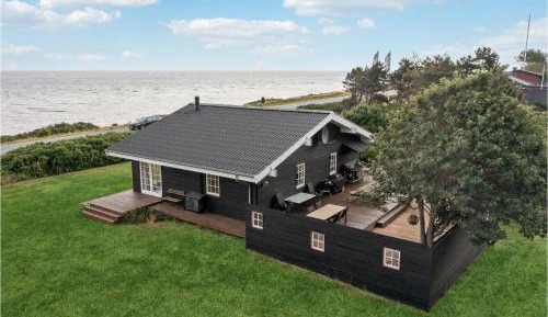 Three-Bedroom Vacation Home 