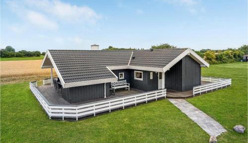 Three-Bedroom Vacation Home 