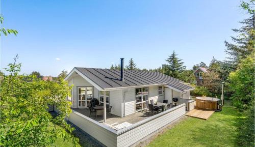 Three-Bedroom Vacation Home 