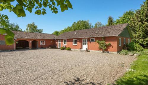 Five-Bedroom Holiday Home