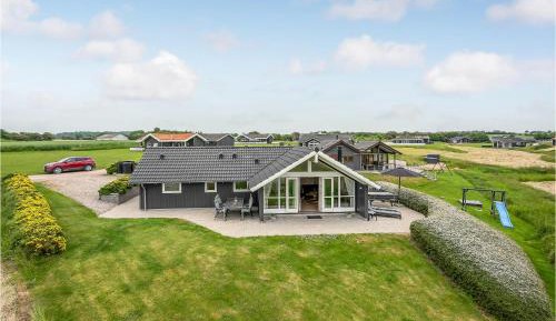 Three-Bedroom Vacation Home 
