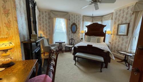 Standard Queen Room