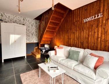 Deluxe Double Room (1 adult + 2 children)