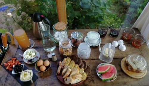 Family Room with Garden View
