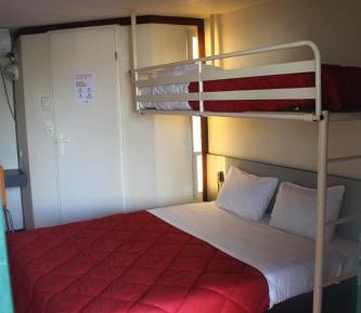 Triple Room with 1 Double + 1 Single Bed