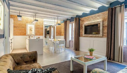 Deluxe Apartment