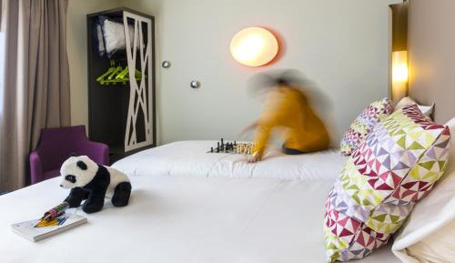 1 Double Bed 2 Single Beds - Room Next Generation