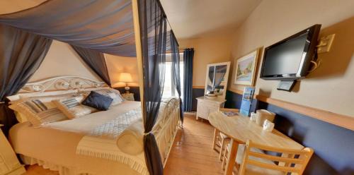 Queen Room with Sea View