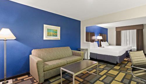 Queen Suite with Two Queen Beds and Sofa Bed - Mobility Accessible/Non-Smoking