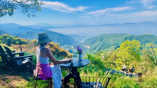 Suite with Mountain View