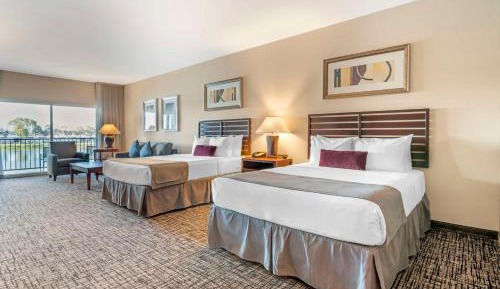 Large Queen Room with Two Queen Beds with Balcony - Water View
