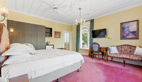 King Room with Spa Bath